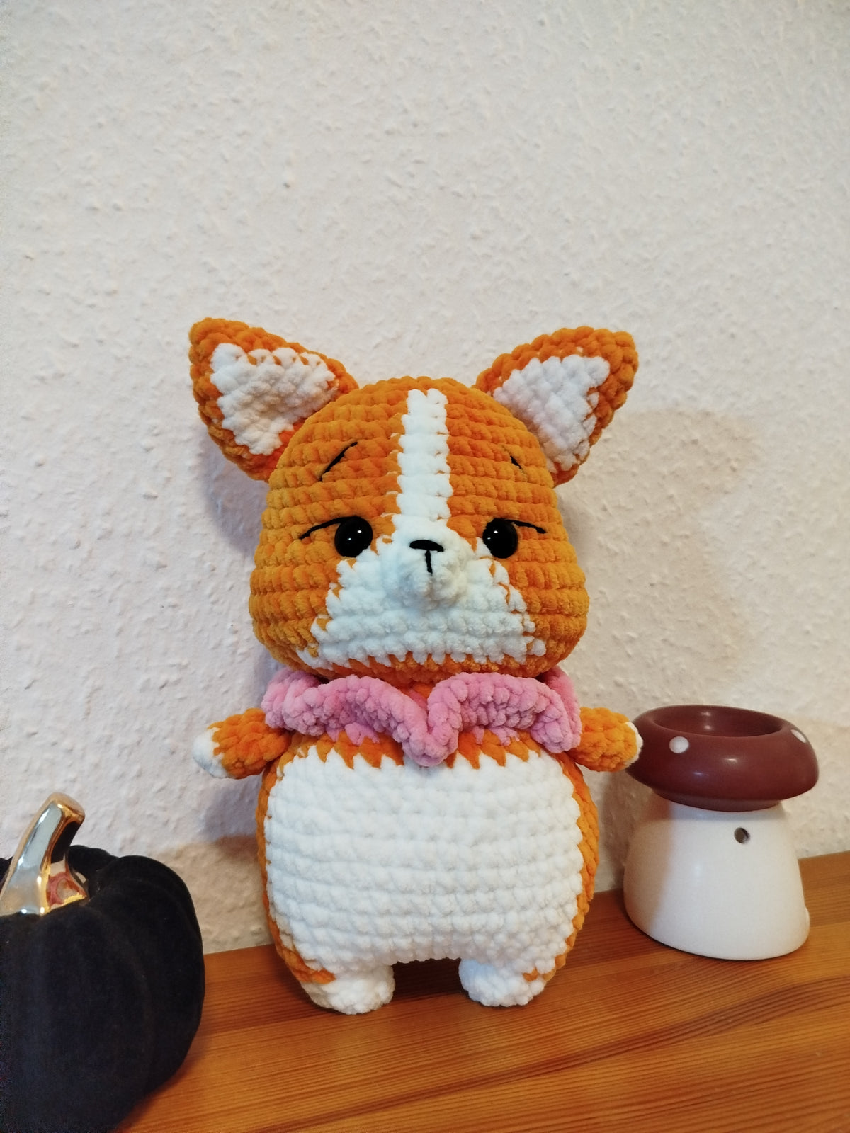 Corgi (rózsaszín nyakörvvel)